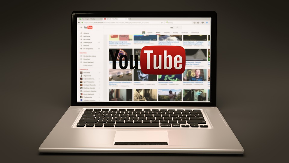 Youtube na monitoru